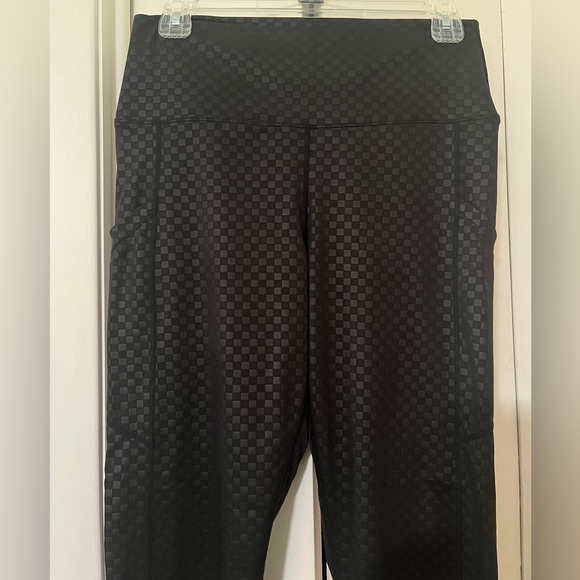 Beach Riot Summer. L 7/8 Black Checkered Pocket Leggings - Picture 6 of 9
